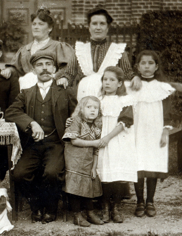 1907-familie-munstermann2