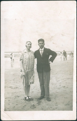 1928-Lies-Bastian-en-May-Münstermann-op-het-strand